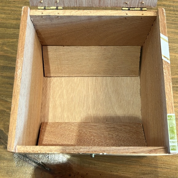 Fonseca Empty Wooden Cigar Box - Picture 8 of 8